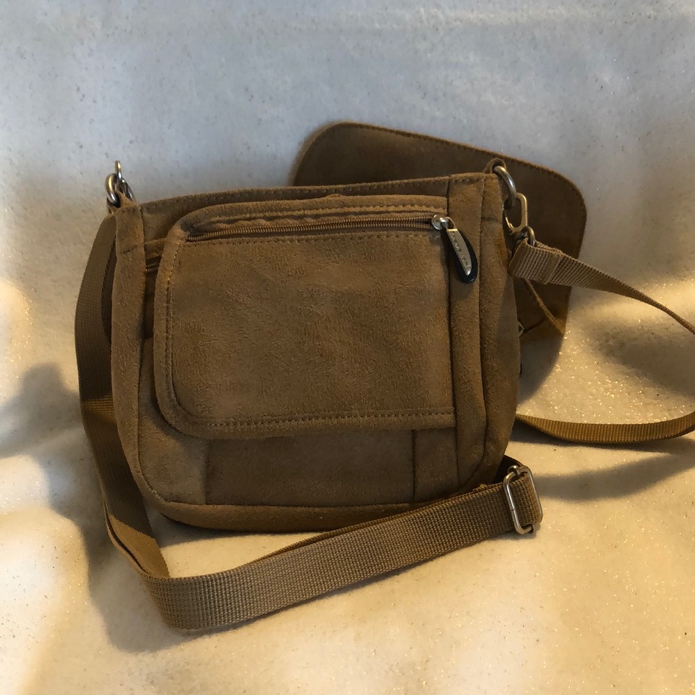 COPY - Bag over shoulder or can be used as fanny pack - Picture 2 of 6